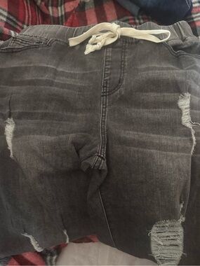 Boutique 9 Dark Gray Distressed Jeggings